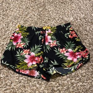 Brand new short pants size M🌺